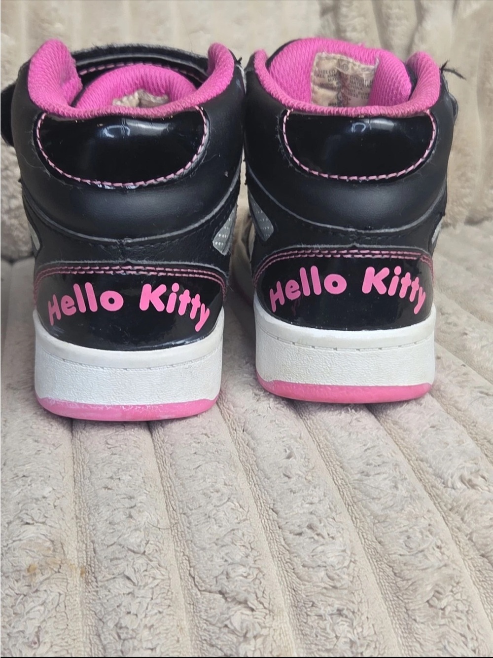 Hello Kitty Girls High Top Sneakers Black Pink White  Shoes Size 12 (Little Kid) - Picture 4 of 10